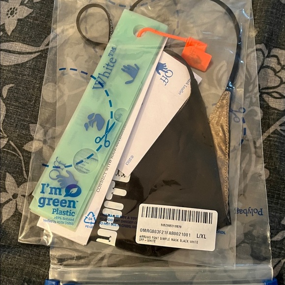 Off-White Black and White Mask NEW IN PACKAGE  size L/ XL - Picture 2 of 3
